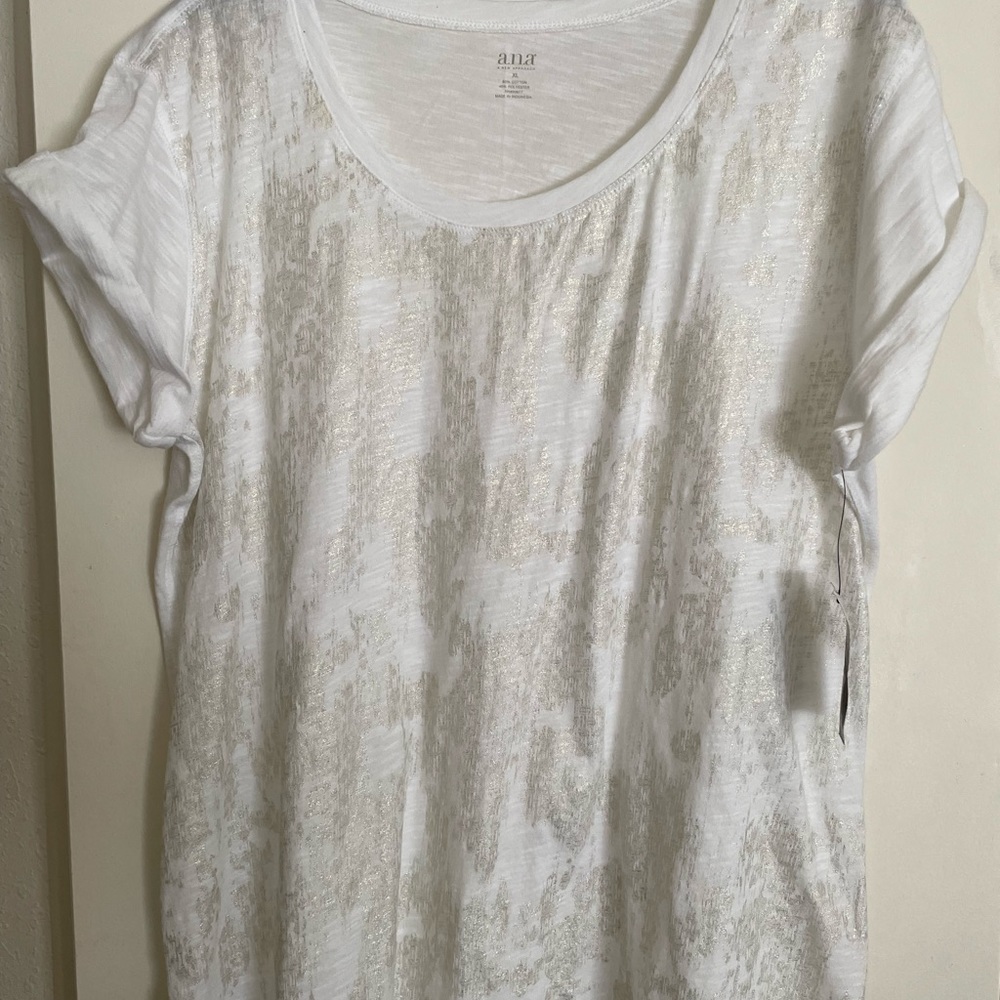 A.N.A white with gold front short sleeve t-shirt/top.